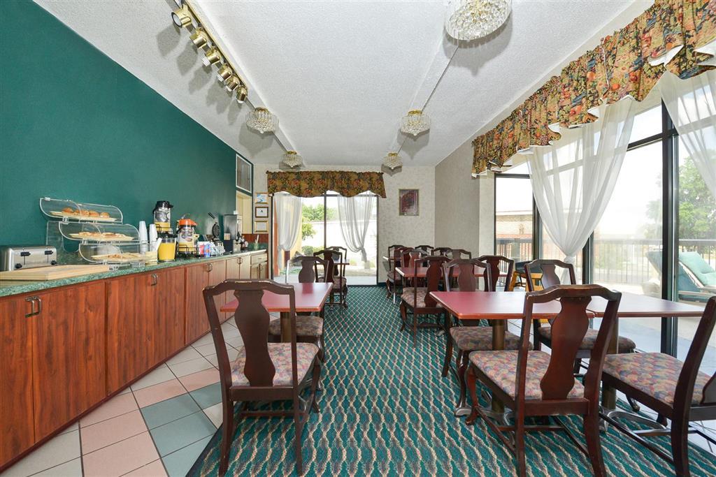 Suburban Studios Hinesville - Fort Stewart Area 餐厅 照片